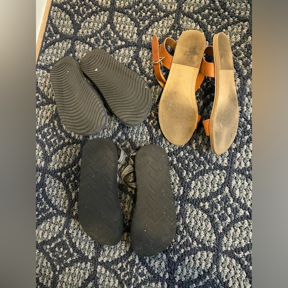 Shoe lot - Picture 3 of 5